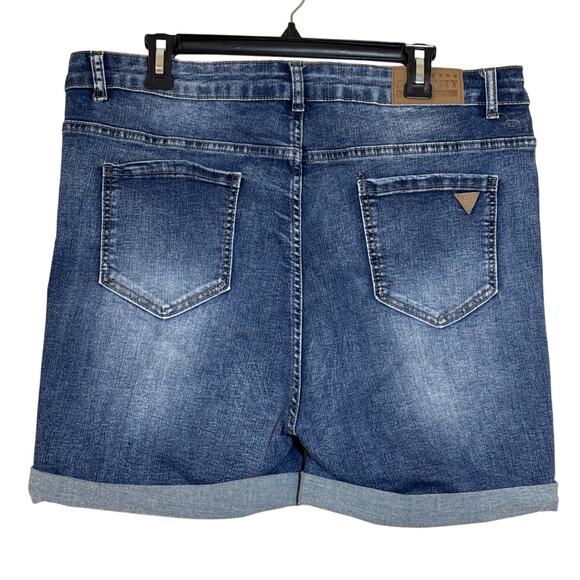 Celebrity Ace Size 18 Raw but Stitched Hem Stretch Denim Five Pocket Shorts - Picture 3 of 9